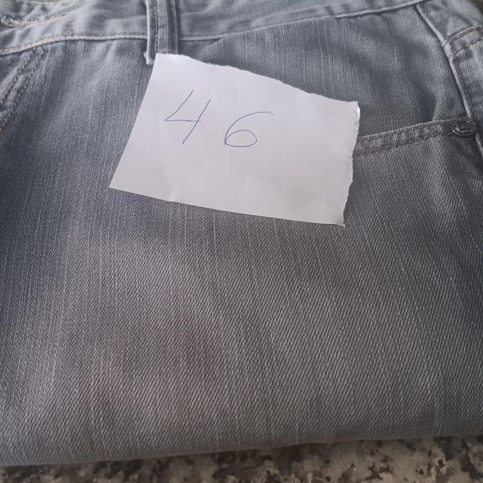Vendo lote de 2 pares de calças de ganga Diversas calças de ganga para