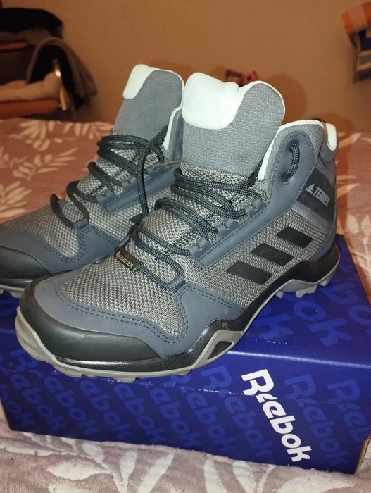 Кросівки жіночі, у дуже гарному стані зимові