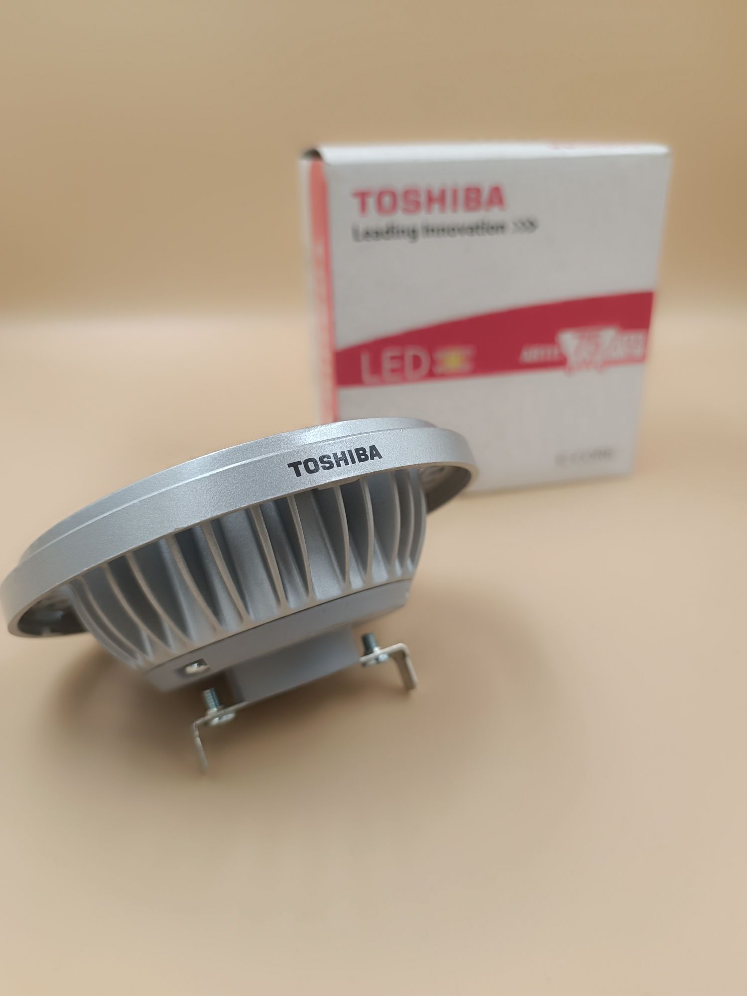 Світлодіодна лампа TOSHIBA LED AR111 12V 15W з цоколем G53