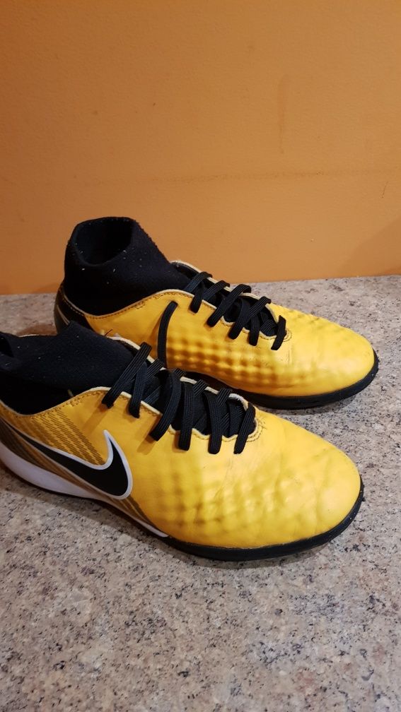 Buty sportowe halowki Nike rozmiar 36