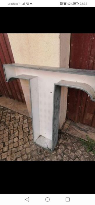 Grandes letras em alumínio