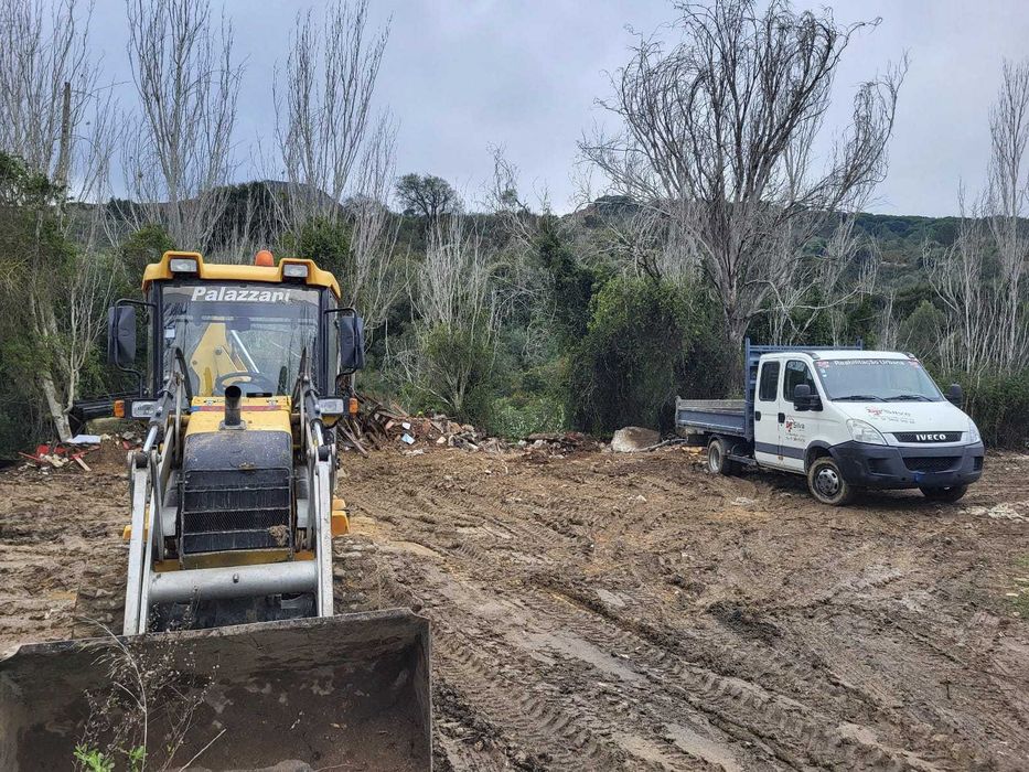 Serviços de limpeza de terreno e demolições