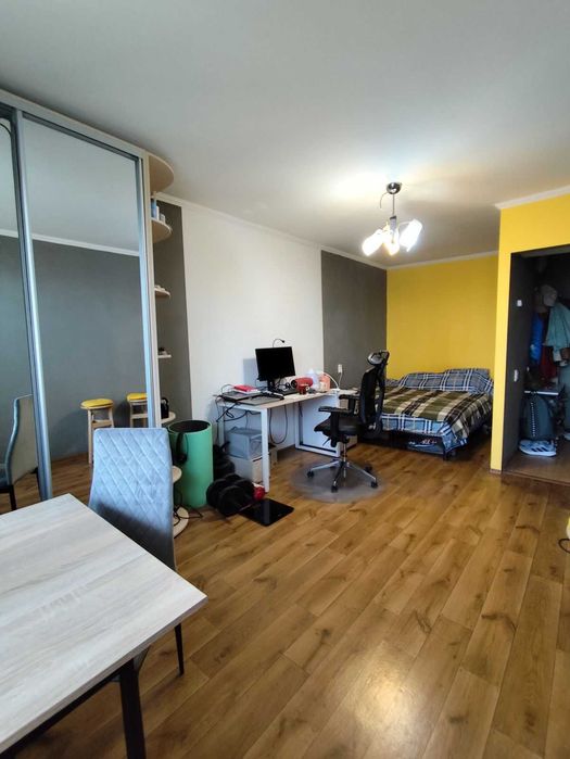 Продам гостинку 29м.кв.,метро Деміївська   48000$