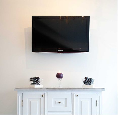 Telewizor Samsung 32 z dekoderem DVB-T2 + regulowany uchwyt ścienny