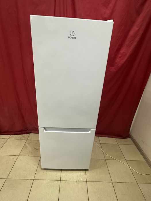 Хололильник Indesit B 15 SBW