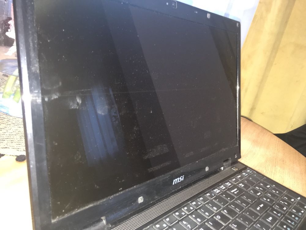 Laptop MSI CX605