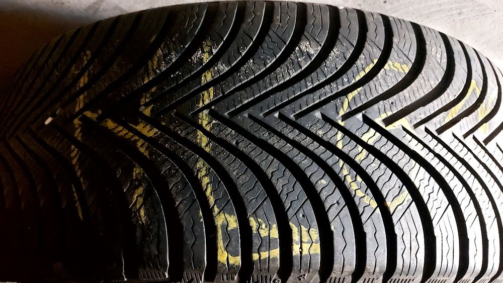 Шини Клебер-Ханкок;225/55/17;по три гарні літні та всесезонні пари шин