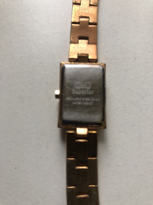 Годинники наручні в неробочому стані