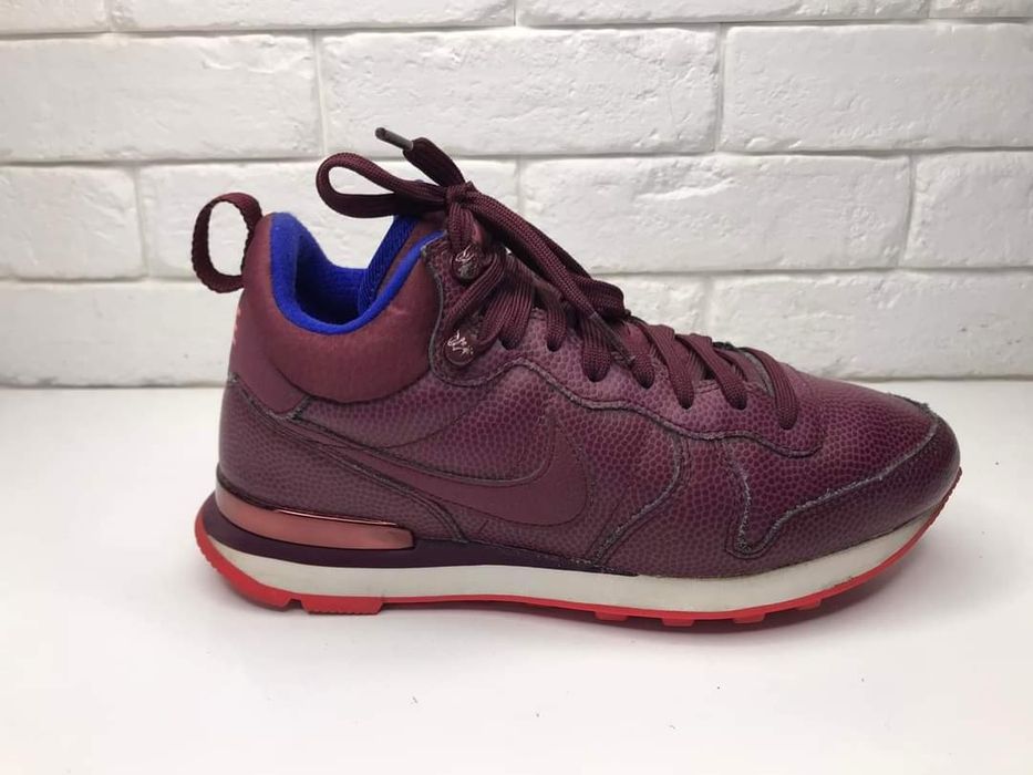 Sneakersy skórzane Nike Rozmiar 38,5  Brak wkładek