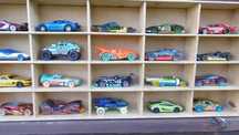 Hot wheels - zestaw 20 samochodzików ze skrzynką wystawową