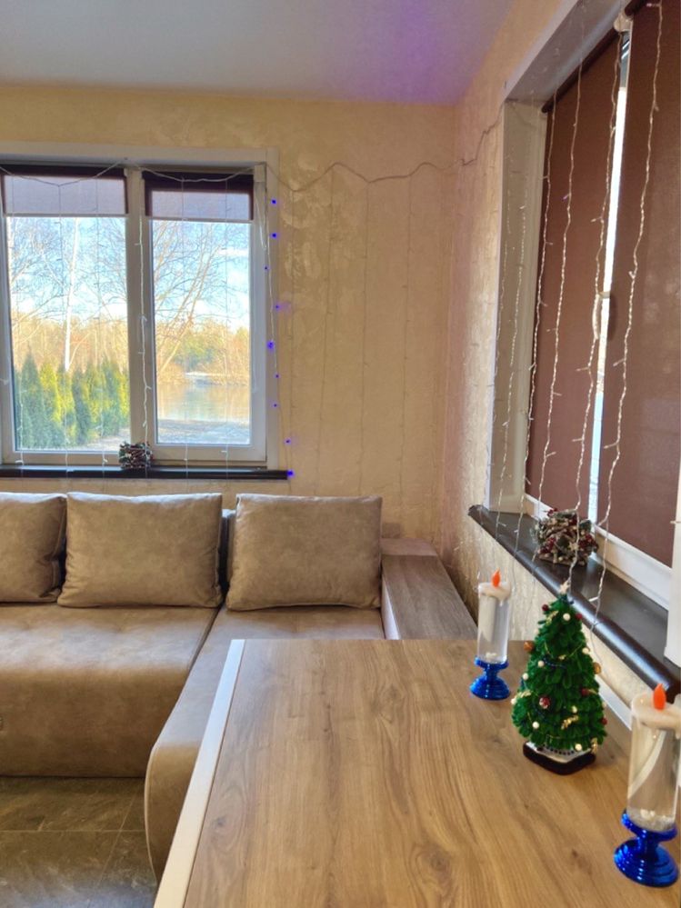 109 Будиночок з каміном на березі озера