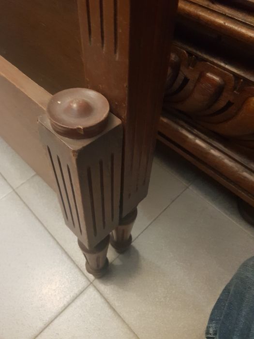 Cama antiga com talha