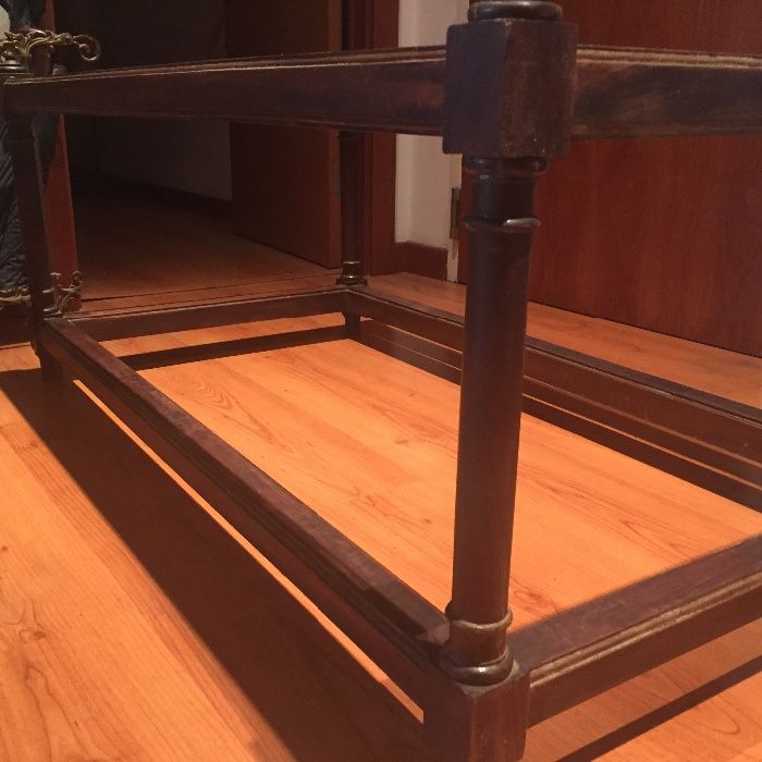 Mesa antiga em carvalho