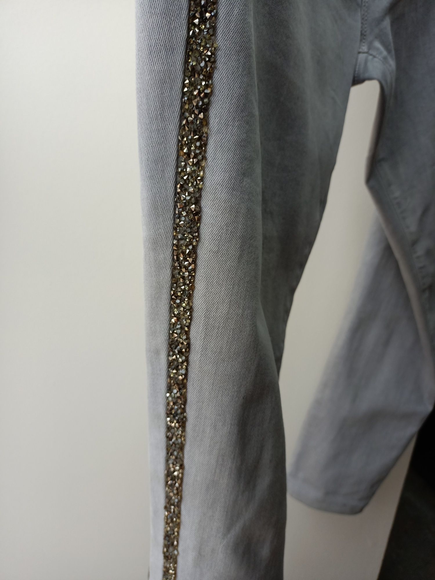 jeansy Zara - kamienie, rozmiar 42