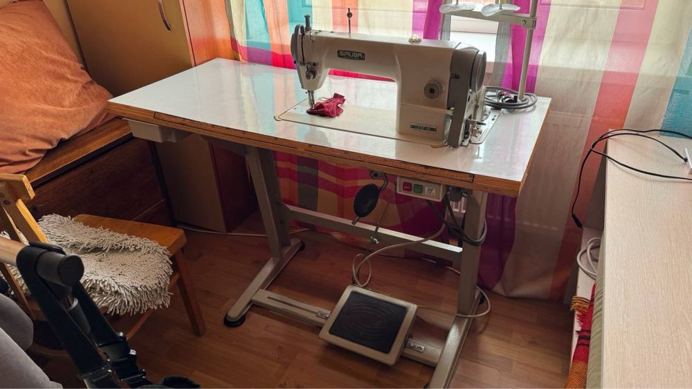 Продам швейна машинка