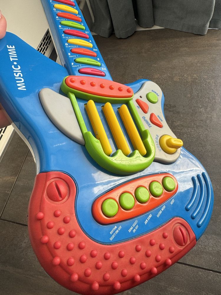 Elektryczna gitara grająca zabawka interaktywna niebieska gra instrume