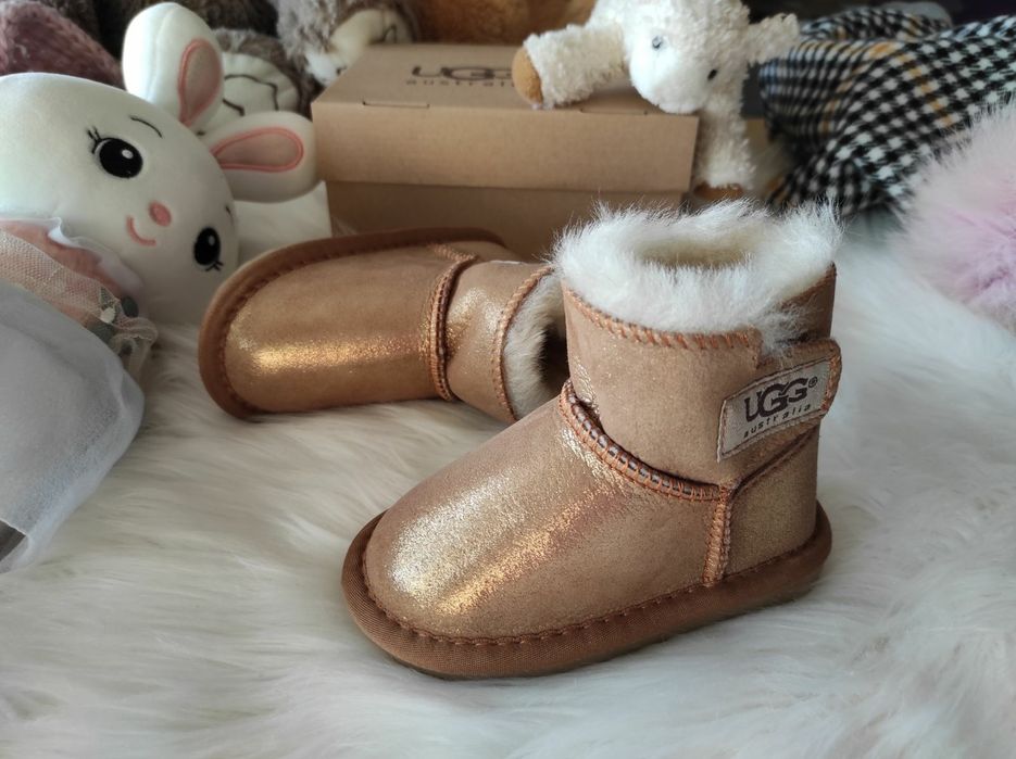 Дитячі уггі для дівчинки зимові чобітки овчина UGG Australia 19-30р