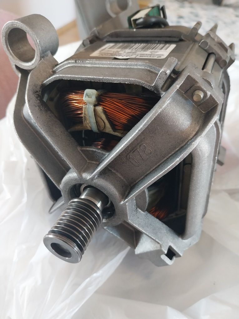 Sprzedam silnik do pralki automatycznej Beko WMB61242PT