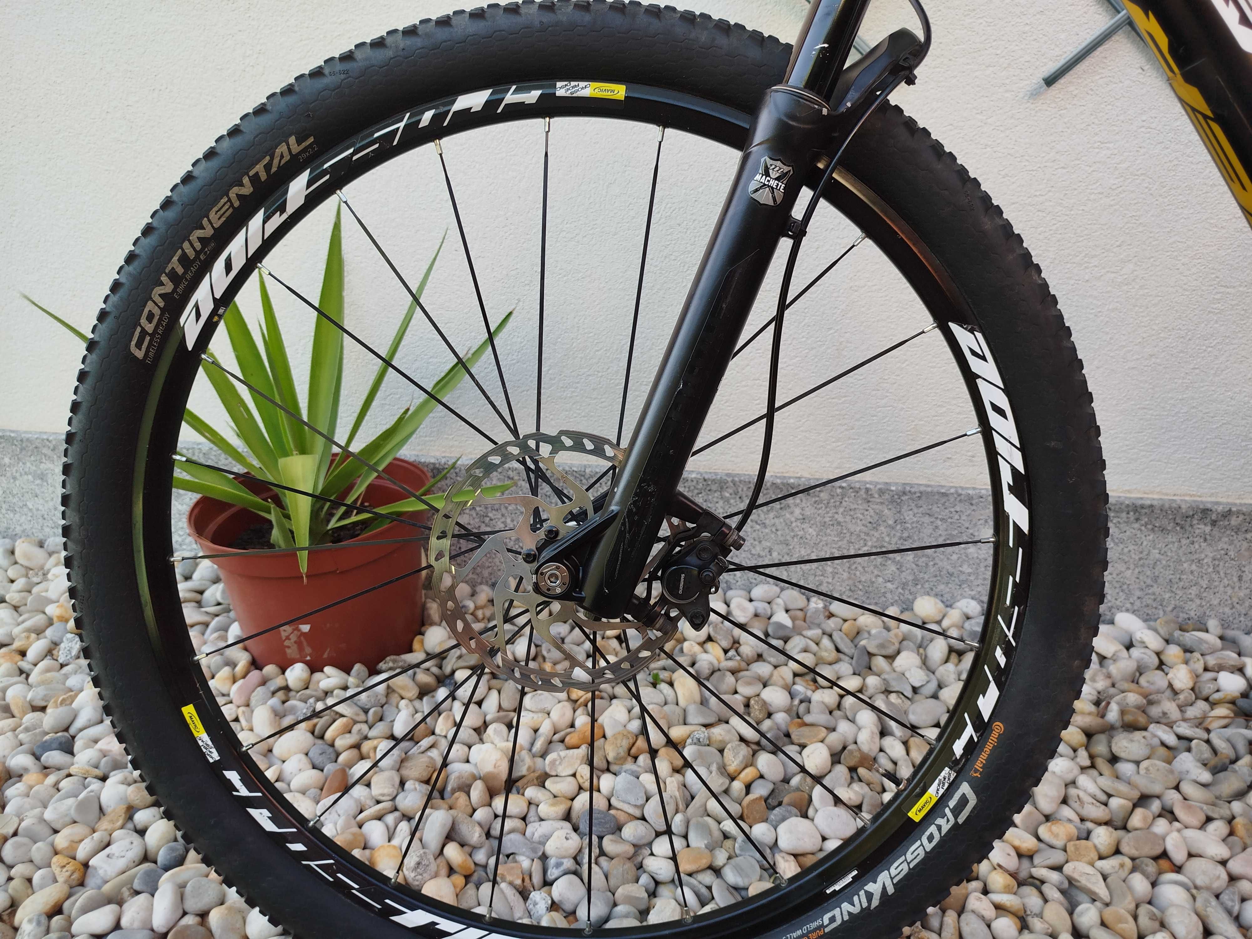 Bicicleta BTT carbono roda 29, novo preço 550€