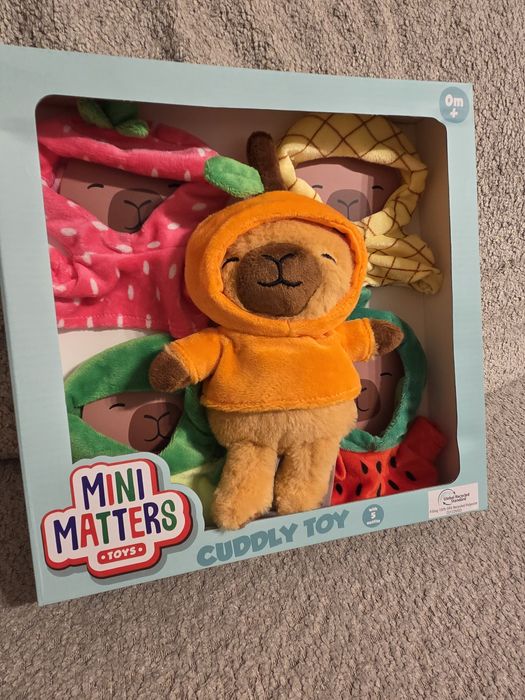 kapibara maskotka miś zestaw z ubrnakami ubraniami do przebierania hit