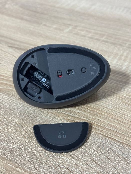 Бездротова миша Logitech Lift Ergonomic Vertical Graphite (910-006473)
