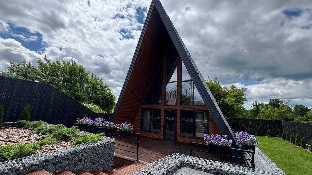 Будинок A-frame з ділянкою, терасами та ремонтом — без комісії