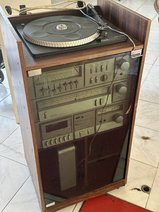 Conjunto de Som Vintage com Móvel de Madeira