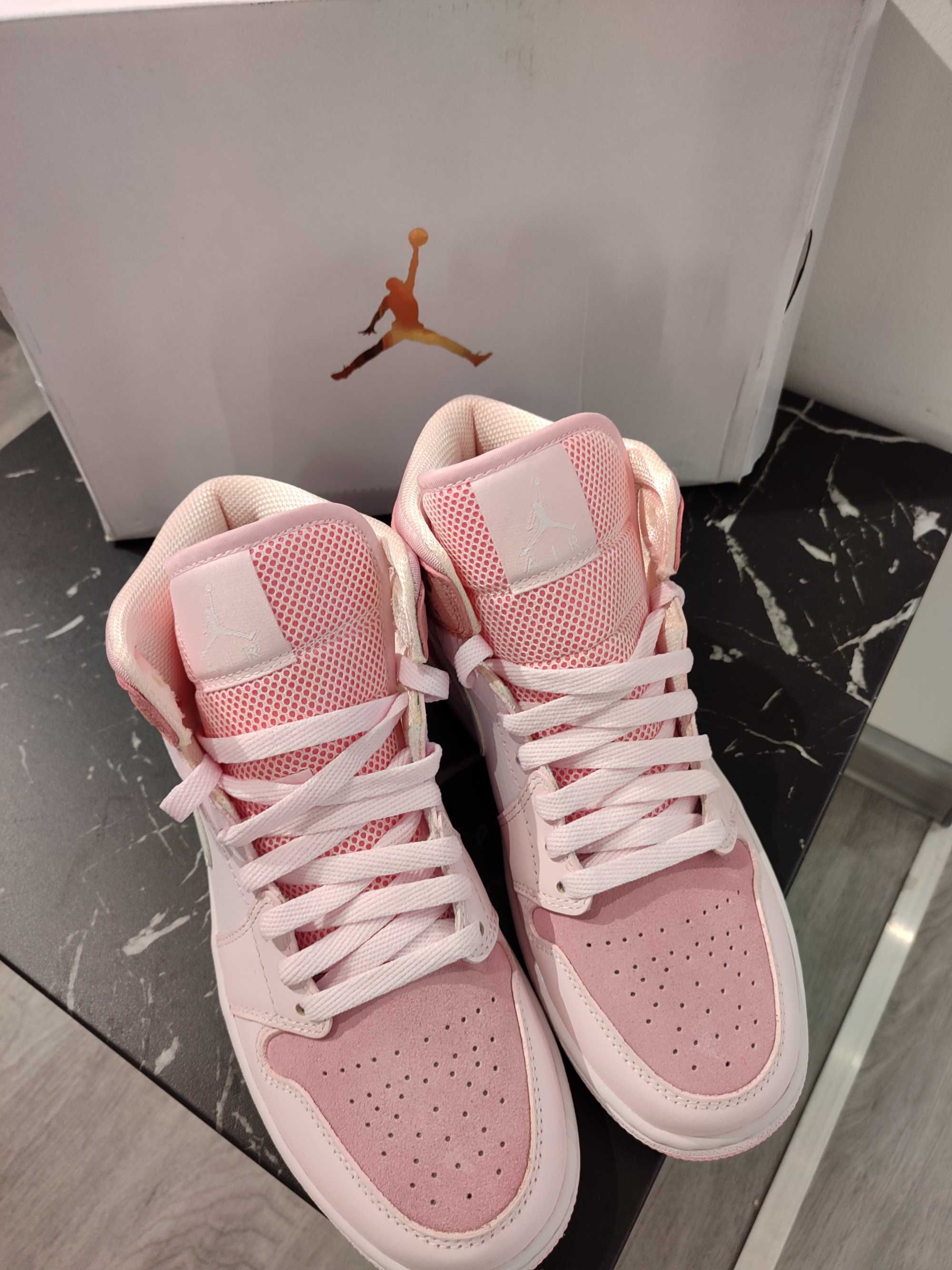 Кросівки Air Jordan 1 Mid 'Digital Pink'