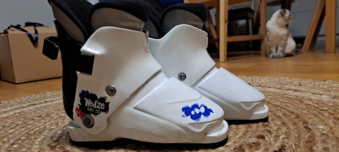 Buty narciarskie dla dzieci rozm. 17,5 polecam.
