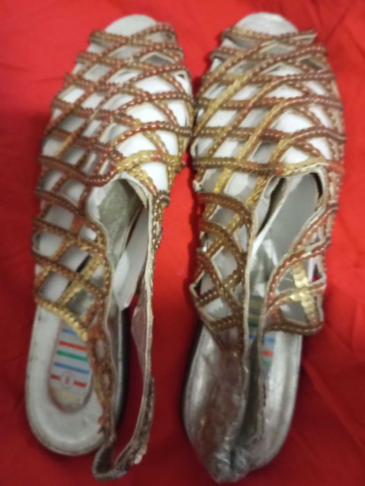 Продам босоножки с пайеткам