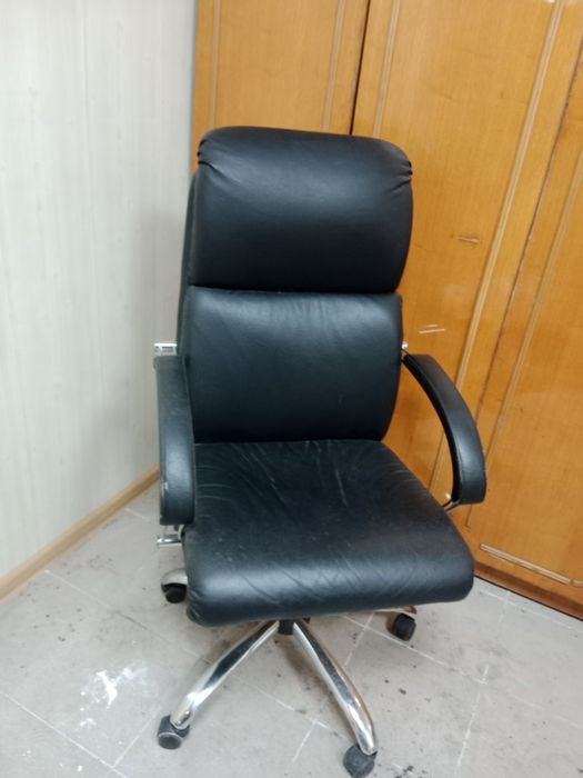 Продам крісло директора