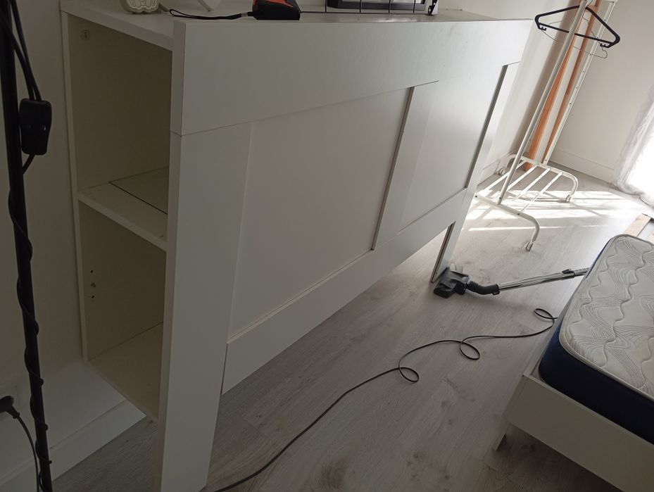 Cabeceira de cama de casal IKEA com arrumação