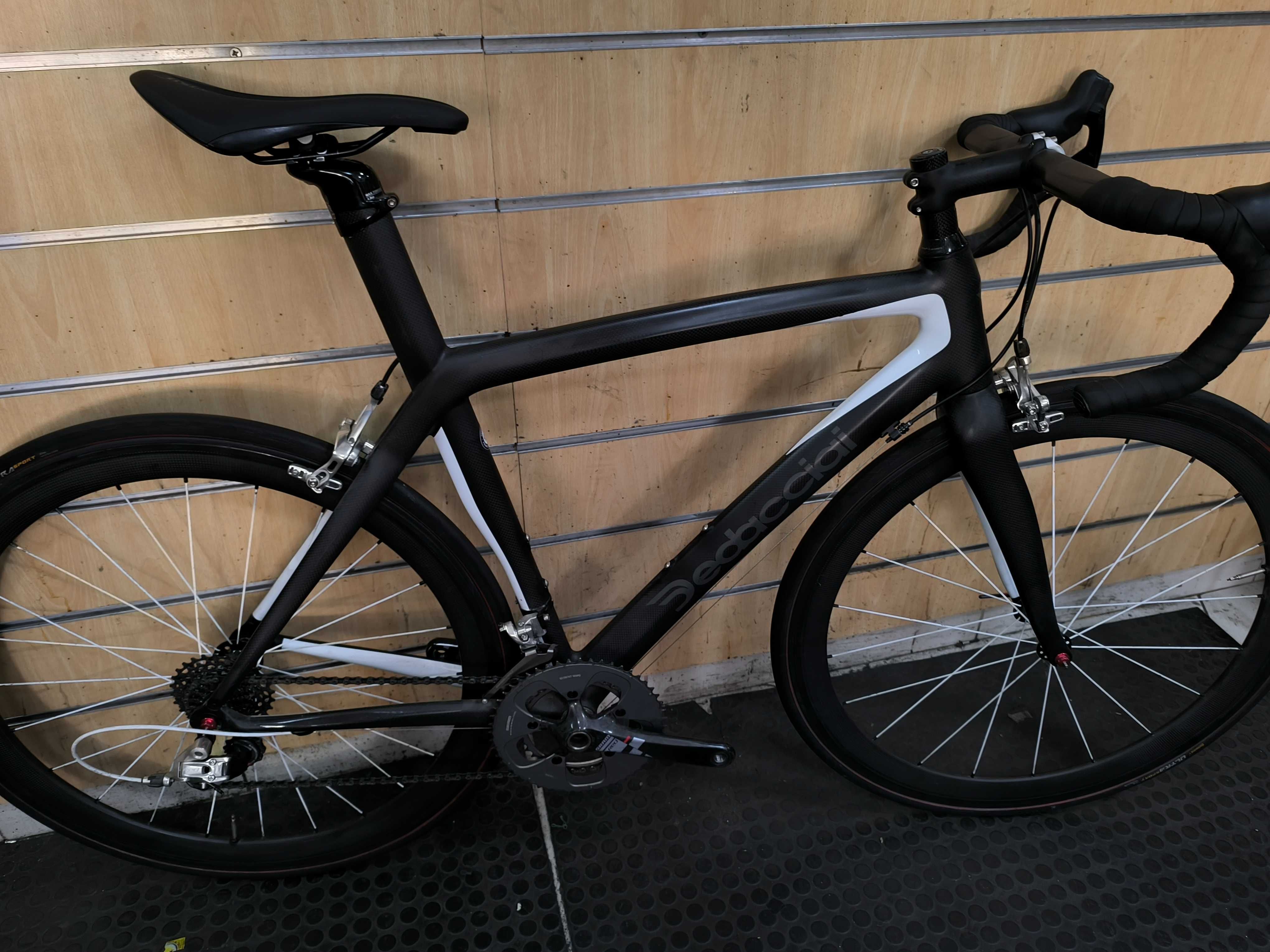 Bicicleta dedacciai carbono