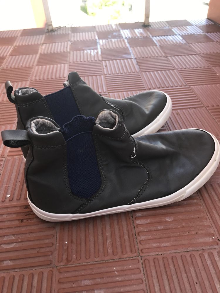 Botas criança tamanho 32