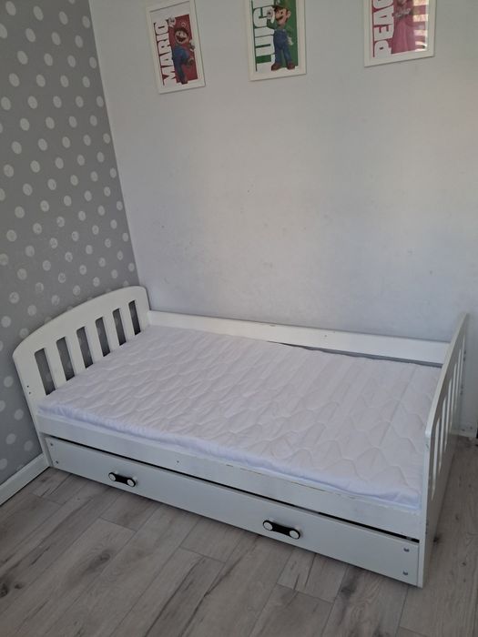 Łóżko dziecięce drewniane