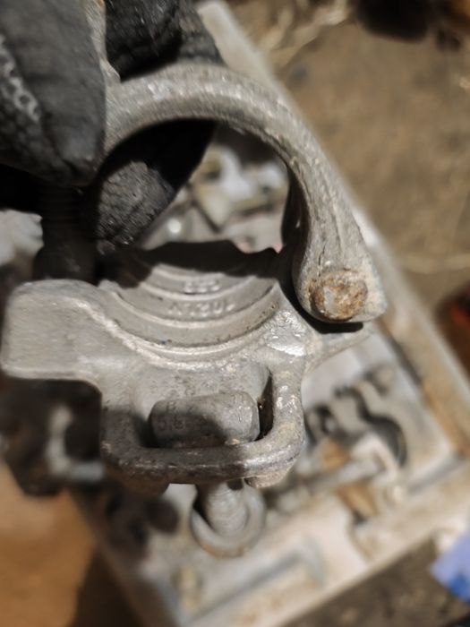 Złącza krzyżowe Lahyer  w większosci  jak nowe do rusztowań rur