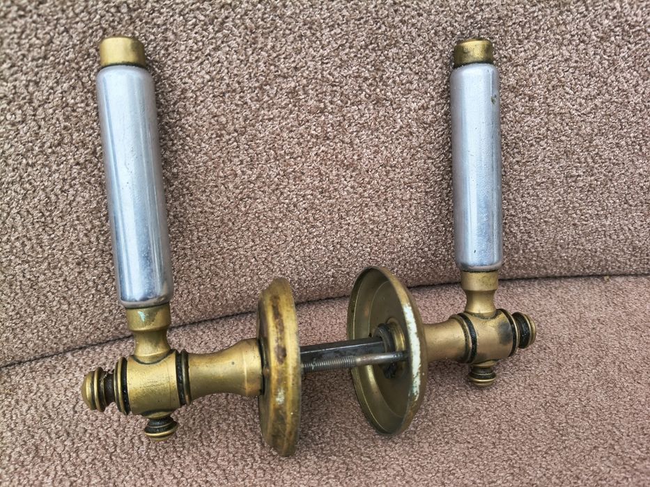 Piękna klamka drzwiowa zabytkowa mosiądz i stal nierdzewna