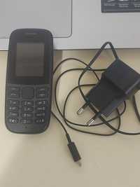 Nokia 105 bual SIM. Há espaço para até 2.000 contatos e até 500 SMS.