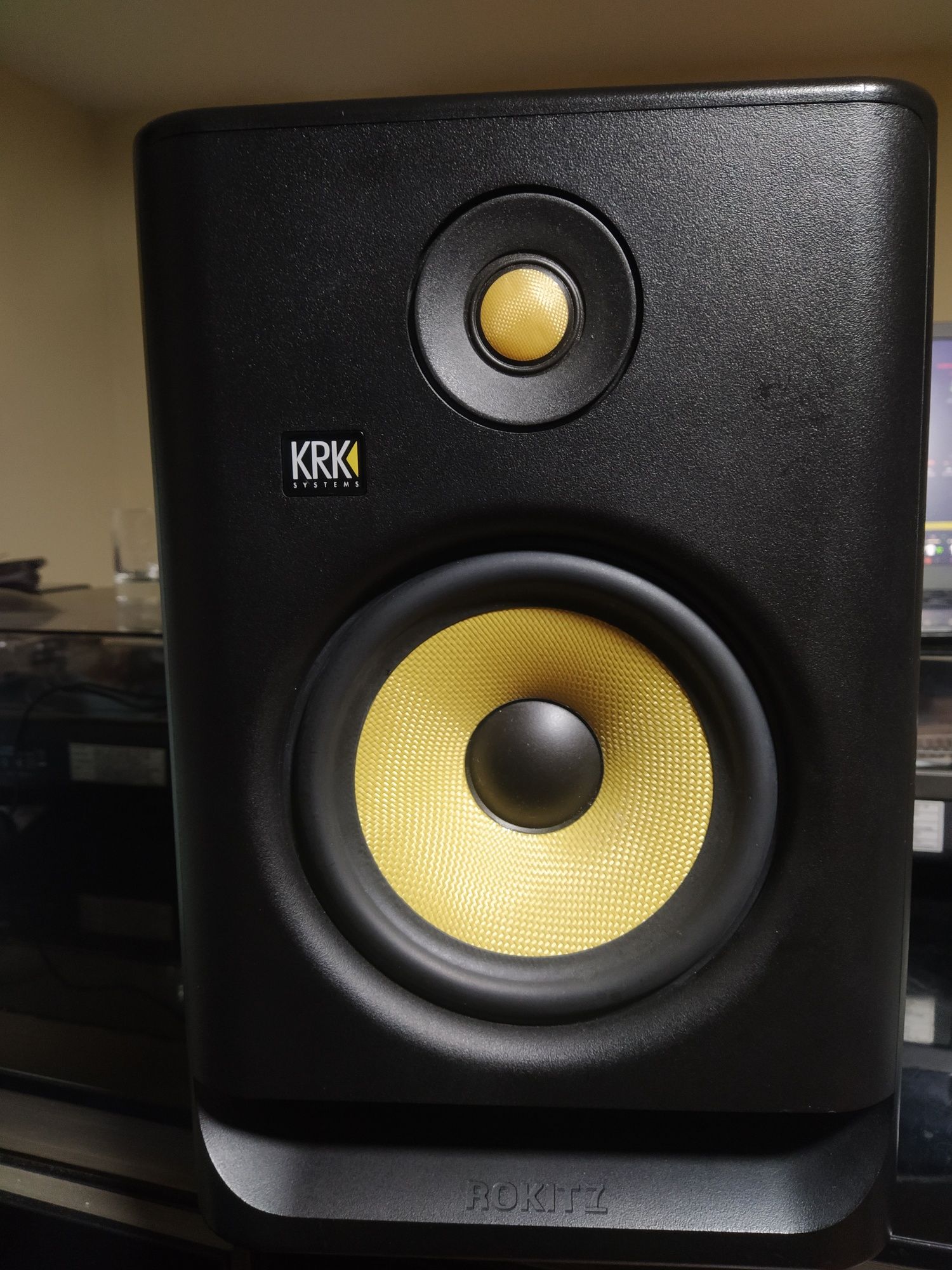 Monitores krk rokit 7