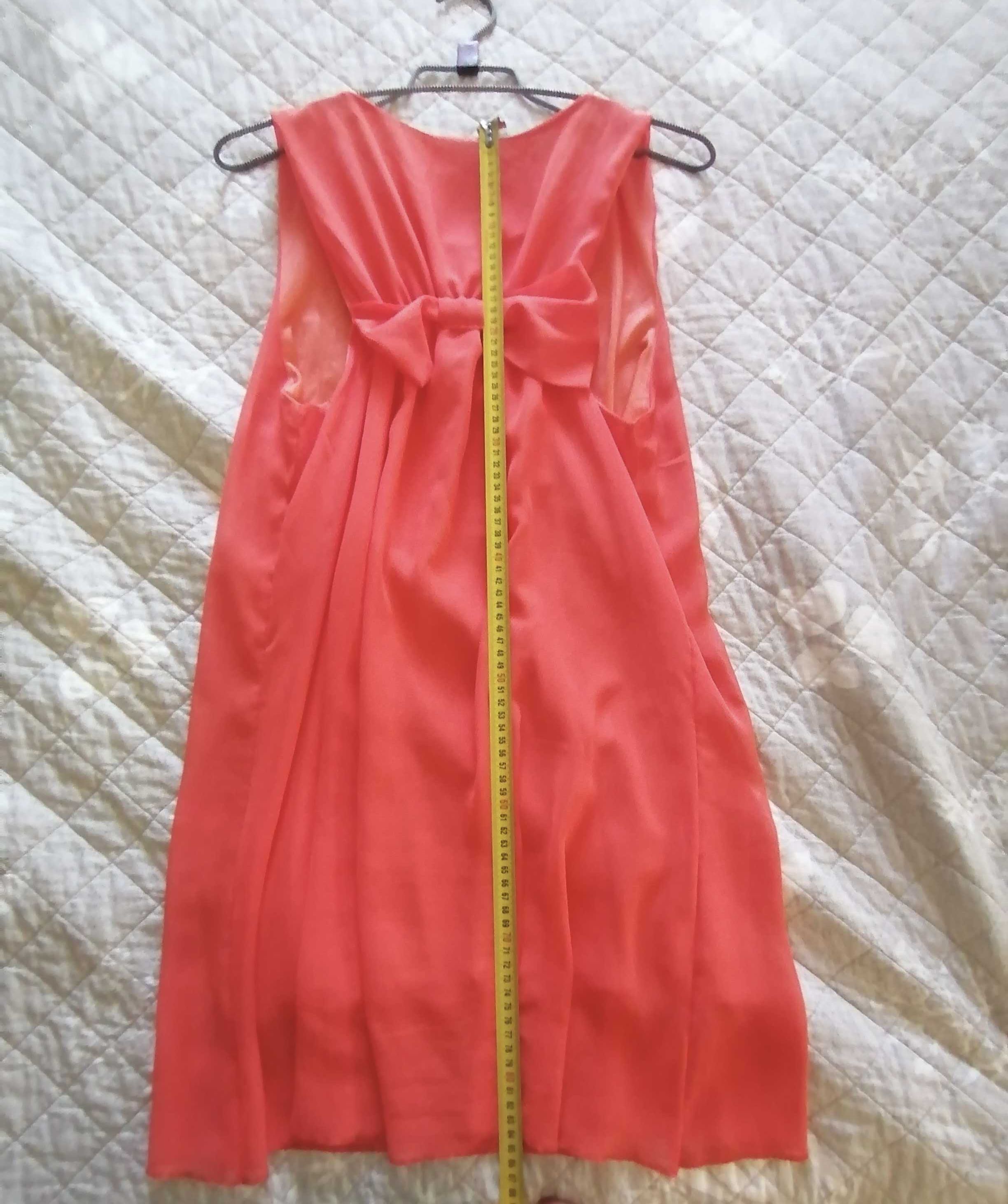 Vestido curto com laço atrás