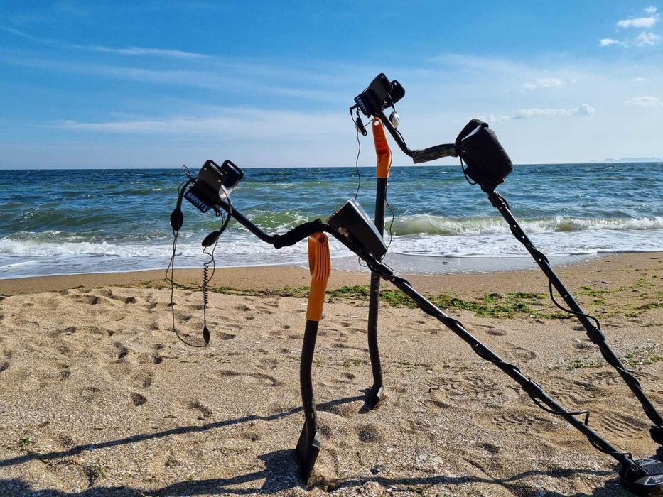 Поиск металлоискателем сережка кольцо пляж парк клад