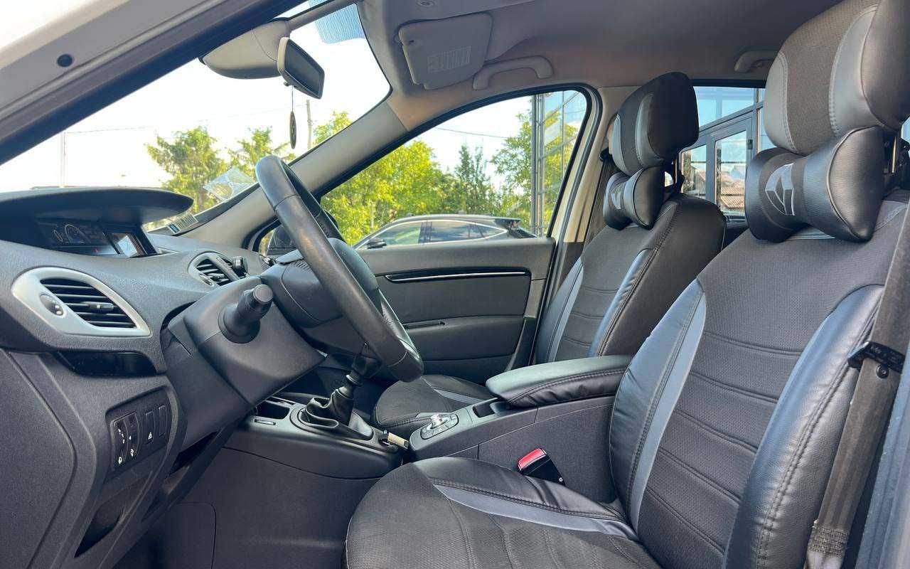 Renault Megane Scenic 2012