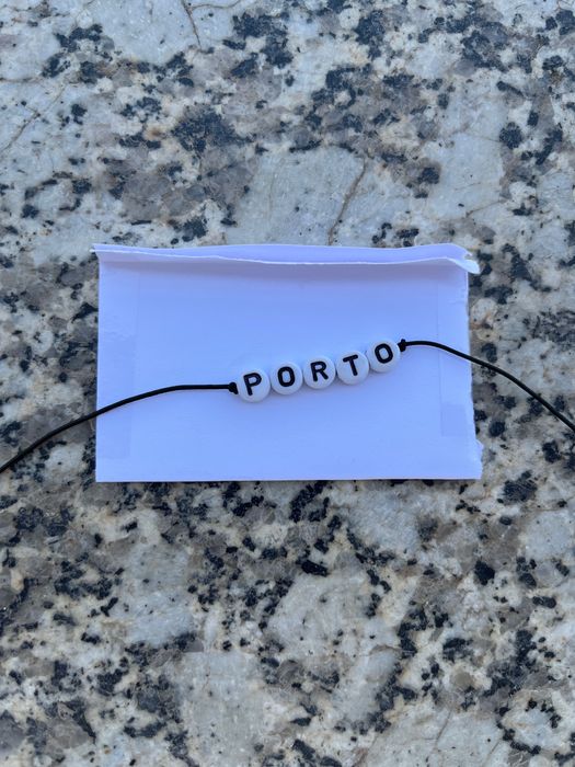 Pulseira de letras