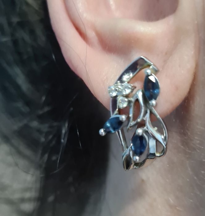 Серьги в белом золоте с сапфирами и бриллиантами