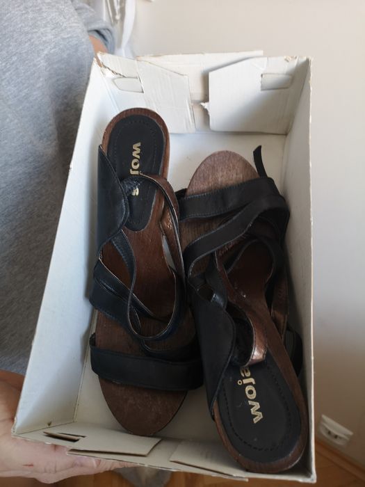 skórzane czarne sandały r. 40,  Wojas