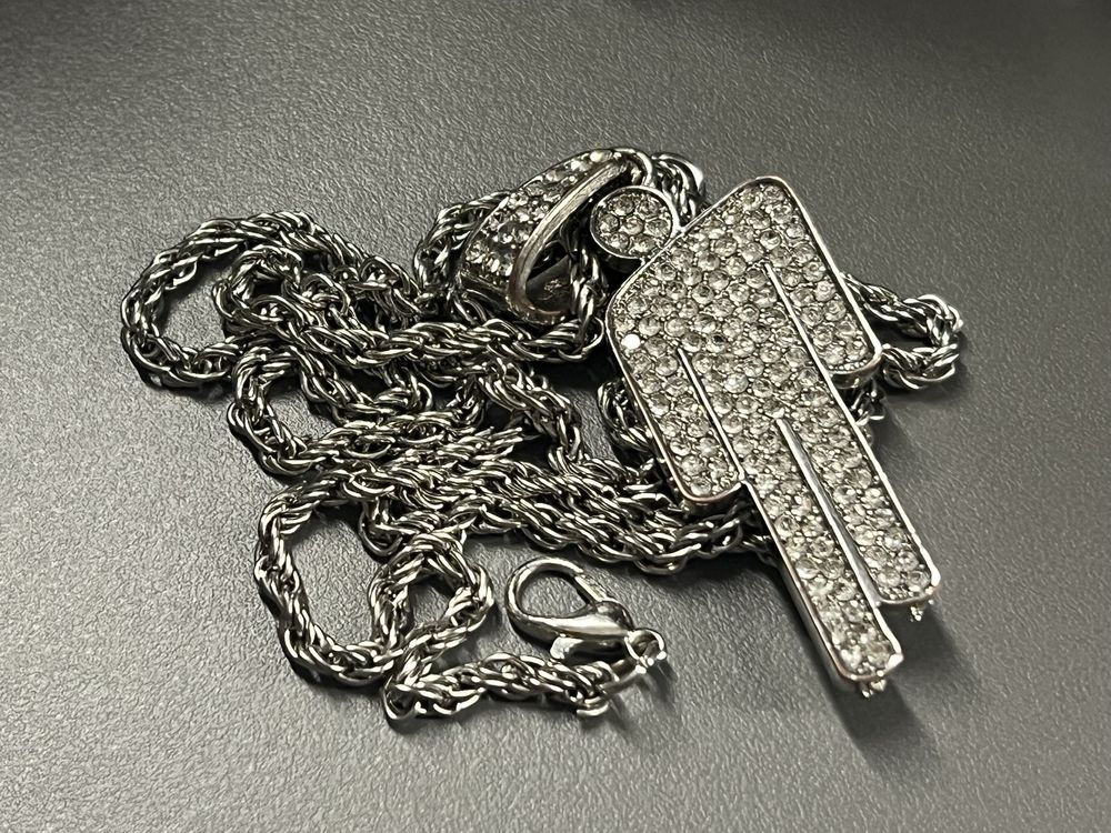 Мерч Billie Eilish! Підвіска blohsh silver