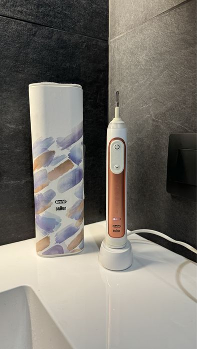 Зубна щітка Braun