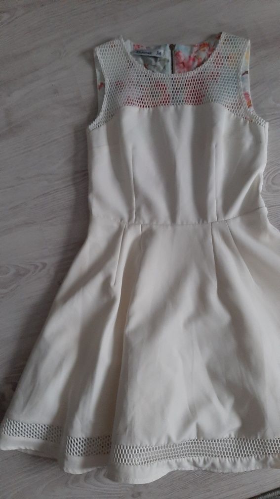 Sukienka komunia chrzciny wesele elegancka biała koronka  jak nowa