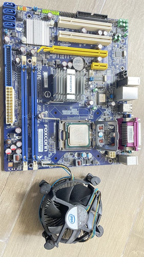 Motherboard com processador e cooler