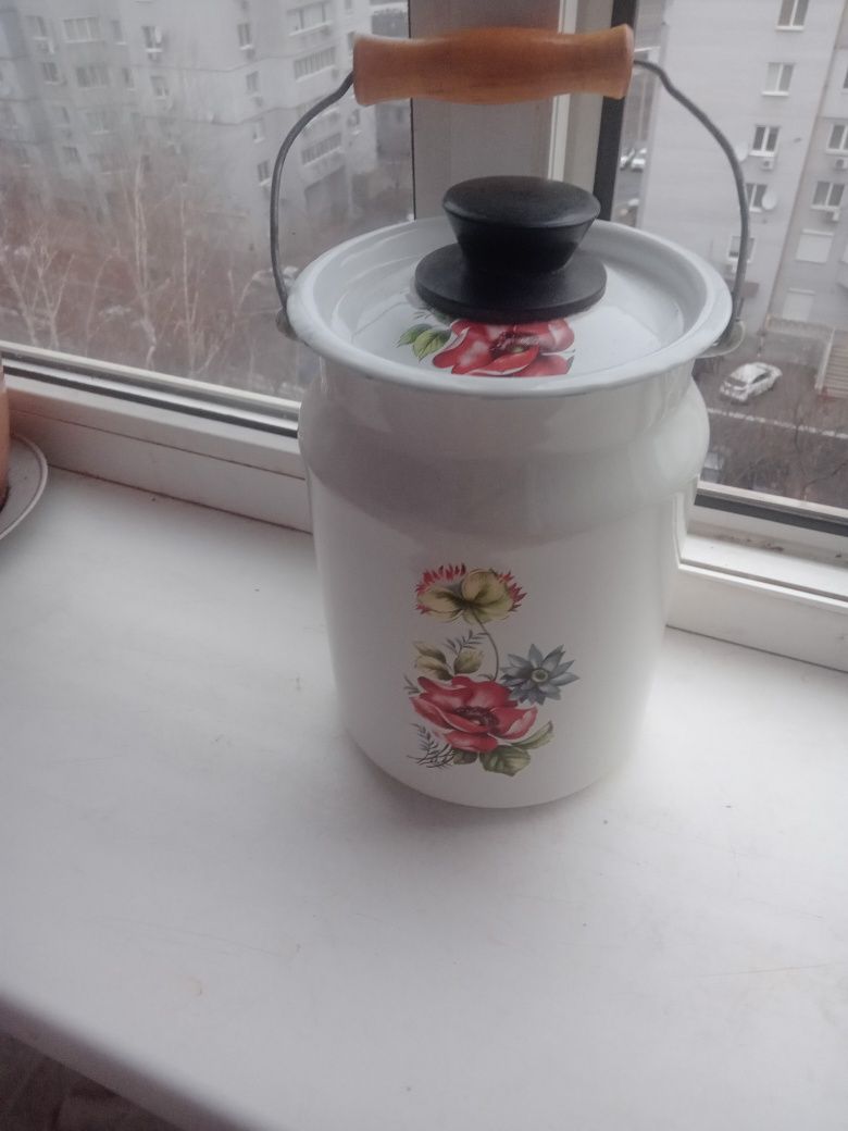 Продам  эмалированую миску ипластмамсовый таз